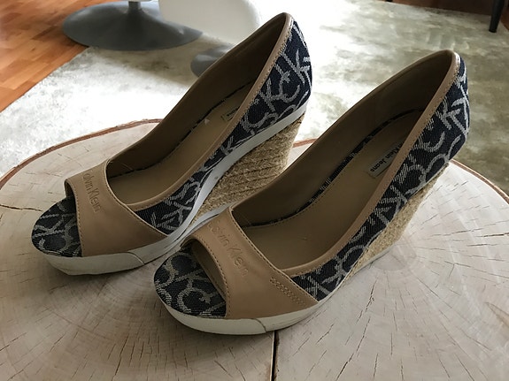 Calvin Klein kiilakorkokengät 37