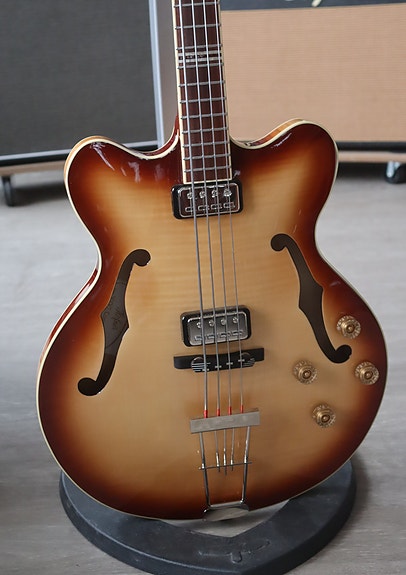 Höfner Verythin Bass-HCT-500/7 SB + kova laukku