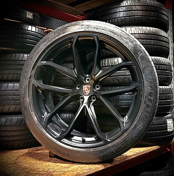 Kevytmetallivanteet Porsche Macan Turbo DEMO 9.5xR21 5x112 / ET19-27 / 66.6