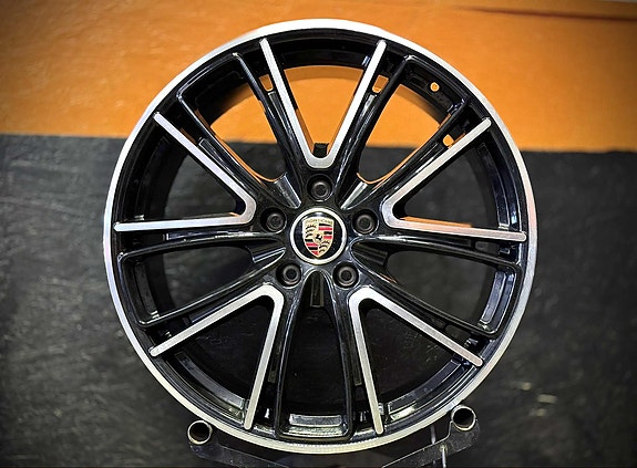 Kevytmetallivanteet Porsche Panamera DEMO 9.5xR21 5x130 / ET69-71 / 71.6