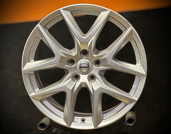 Kevytmetallivanteet Volvo Original 7.5xR18 5x108 / ET50 / 63