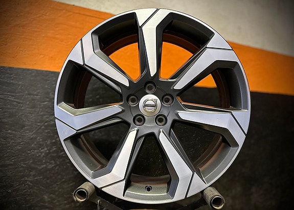 Kevytmetallivanteet Volvo Original 8xR20 5x108 / ET55 / 63.4
