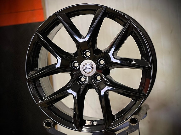 Kevytmetallivanteet Volvo Original 7.5xR18 5x108 / ET50-0 / 63.4