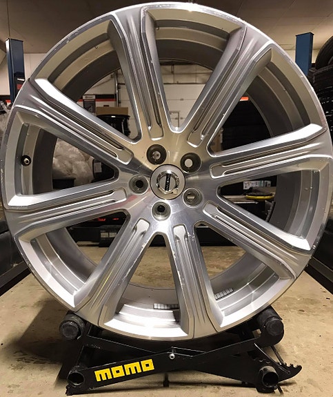 Kevytmetallivanteet Volvo Original 8.5xR20 5x108 / ET47 / 63.4