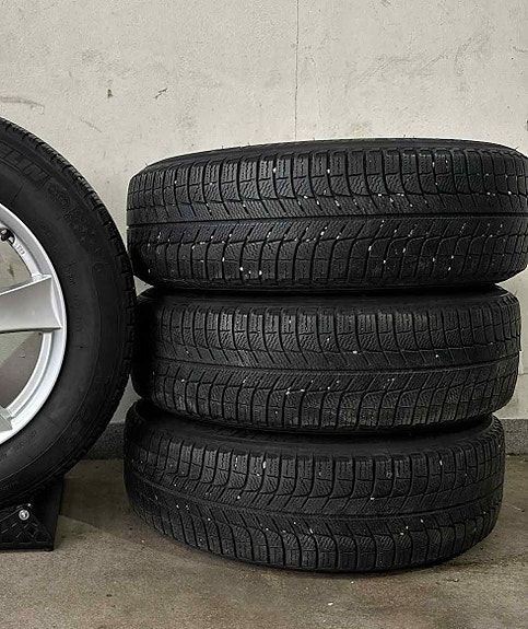 Lamellirenkaat Michelin X-ice 3 XI3 DOT 2018 215/65 R17 99 T T 99