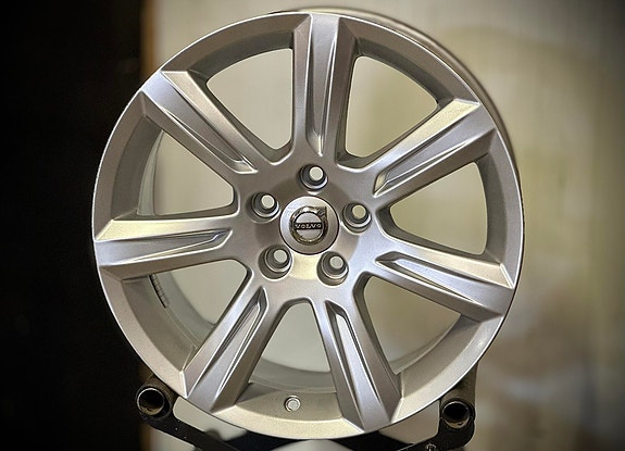 Kevytmetallivanteet Volvo Original 8xR17 5x108 / ET42 / 63.4