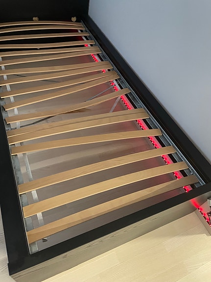 IKEA sängyn runko sälepohjalla