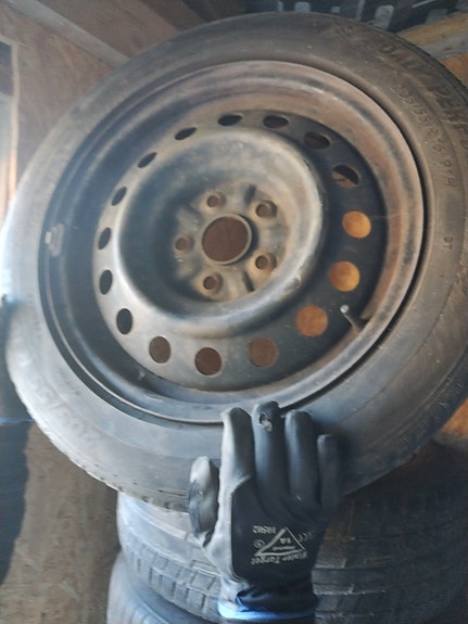 Kesärenkaat 195/60 R15 teräsvanteilla