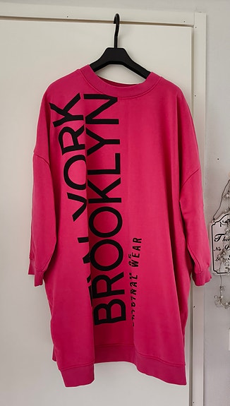pinkki oversize pitkä college