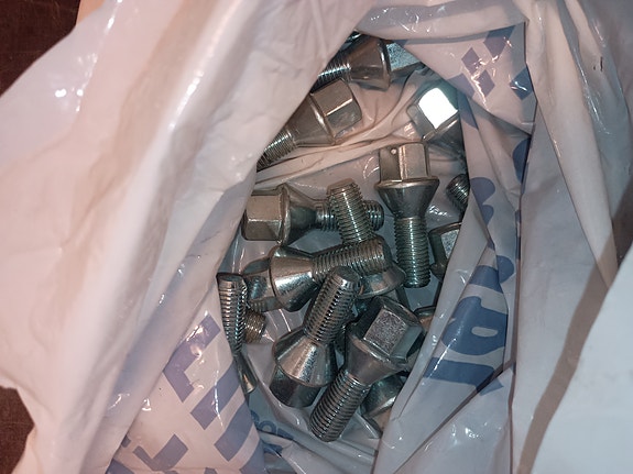 VW pyörän pultit 2o kpl