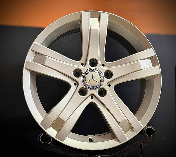 Kevytmetallivanteet Mercedes-Benz A2044015502 7.5xR17 5x112 / ET47 / 66.6