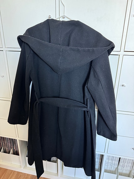 Zara pitkä musta hupullinen talvitakki