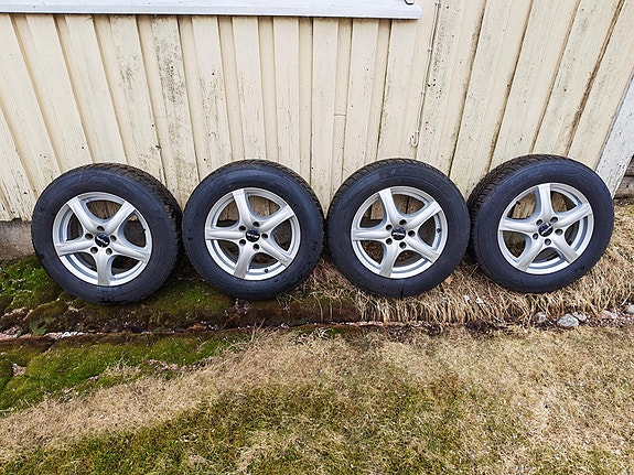 Pakettiauton 16" kitkarenkaat alumiinivanteilla