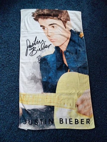 Justin Bieber kylpypyyhe kuvioitu