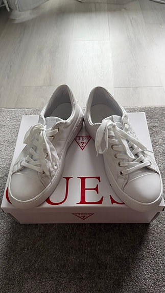 Guess valkoiset kengät koko 38, hinta 40€