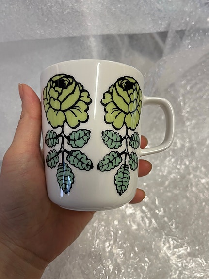Ostetaan  Marimekko vihkiruusu muki 2,5 dl valkoinen vihreä