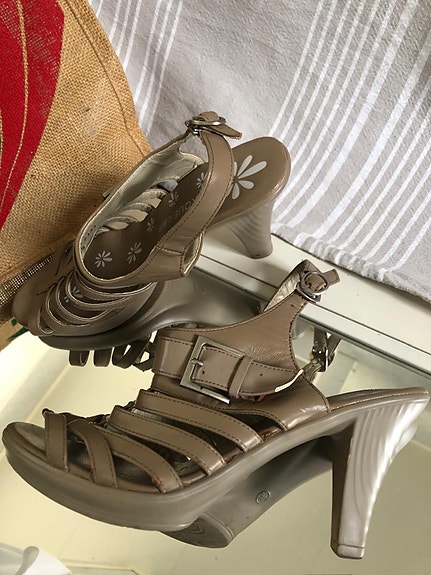 Naisten sandaalit koko 37 beige