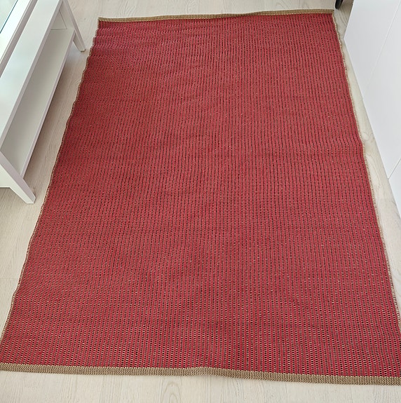 Punainen suomalainen matto