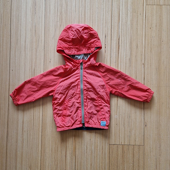 Zara tuulitakki 74