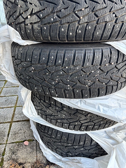Nokian Nordman 7 SUV nastarenkaat 215/65 R16 + aluvanteet