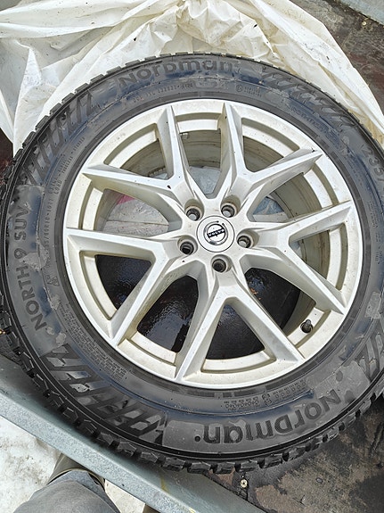 Nokian Nordman North 9 SUV nastarenkaat vanteilla 235/60R18