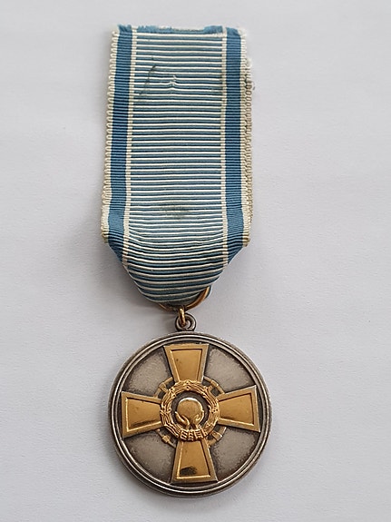 Suomen urheilun hopeinen ansiomitali kultaristein