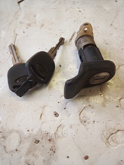 Ford Sierra mk1 Takaluukun lukko+avaimet