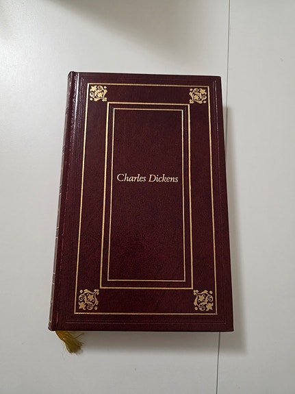 Charles Dickens Loistava tulevaisuus I romaani kovakantinen