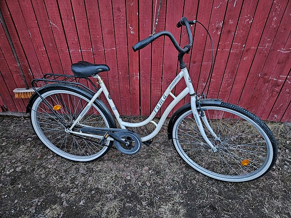 Naisten pyörä 28"
