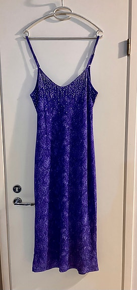 Violetti mekko