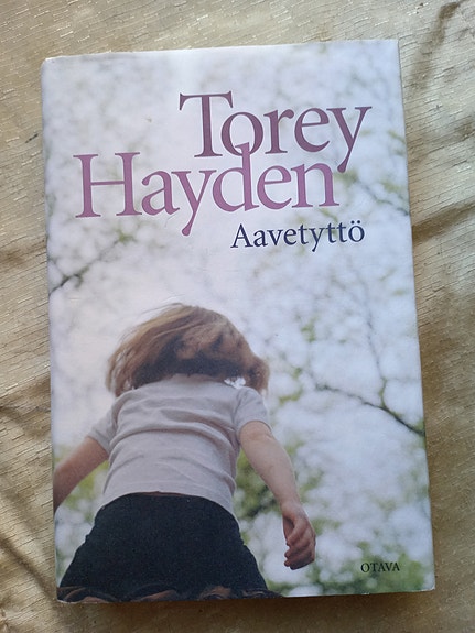 Torey Hayden Aavetyttö kirja