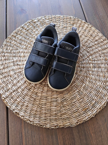 Adidas kengät 25