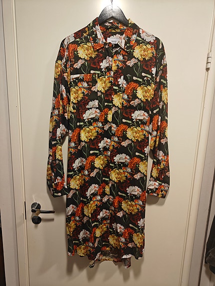 Makia Flowers -mekko