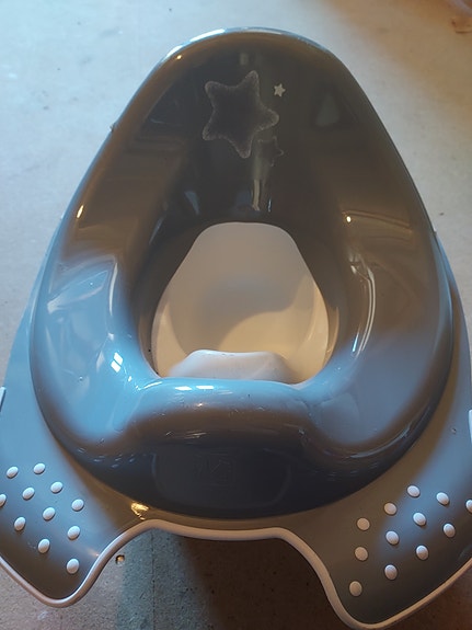 Lasten wc-pöntön supistaja.