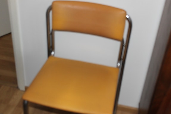 Terasseille ja sisälle pinottavia tuoleja
