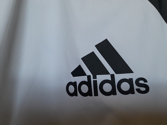 Adidas tuulitakki 38