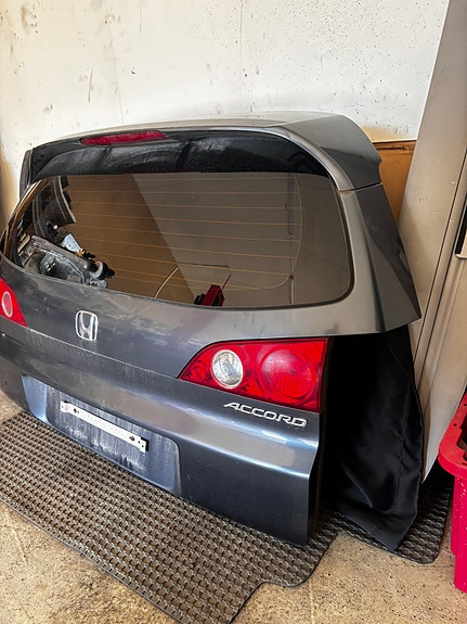 Honda Accord -takaluukku