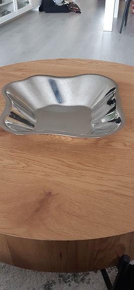 Iittala Alvar Aalto teräsvati, 358 mm, syvyys 60 mm.