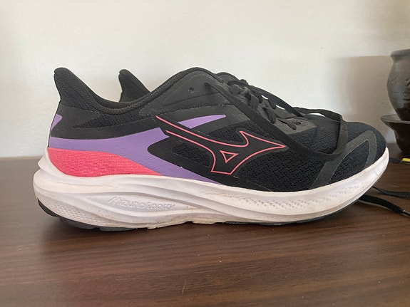 Mizuno Enerzy Runnerz naisten juoksukengät, koko 40,5