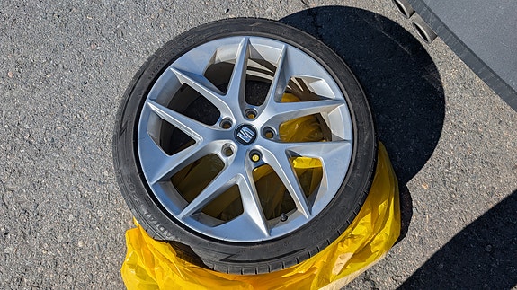 Seat Leon FR 18" Vanteet kesärenkailla