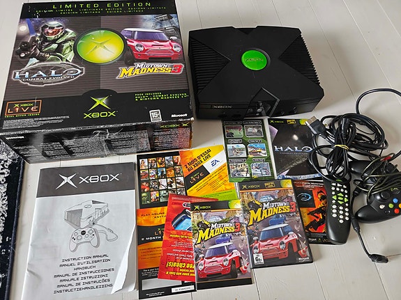 Xbox konsoli + oheistarpeet ja peli