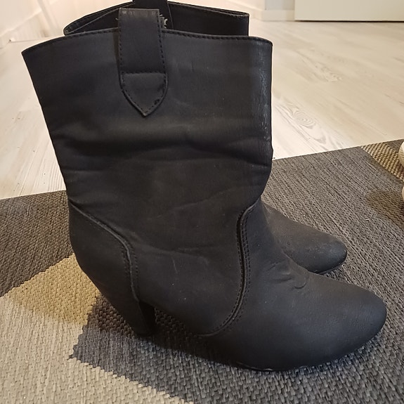 Myydään naisten kevät kengät