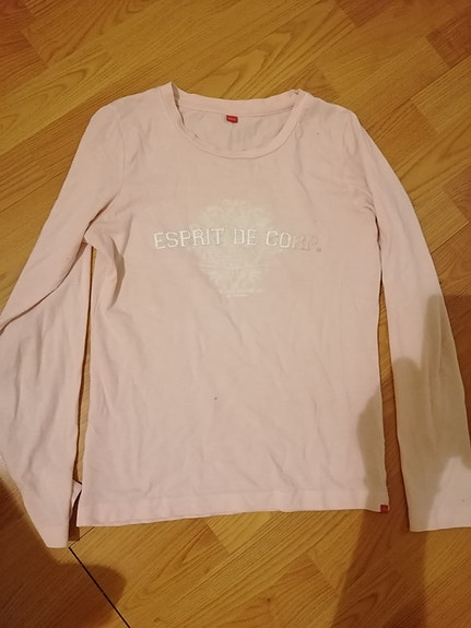 Myydään Esprit paita 4€