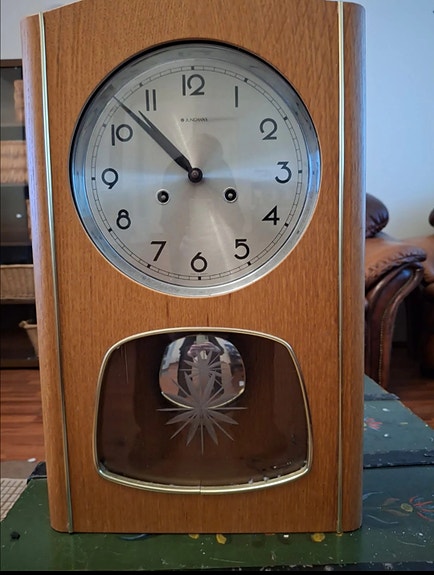 Junghans seinäkello