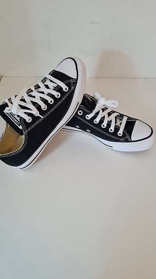 Musta Converse kengät ( Täysin Uusi)