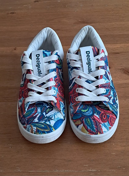 Desigual tennarit koko 36, tosi hyvä kunto!