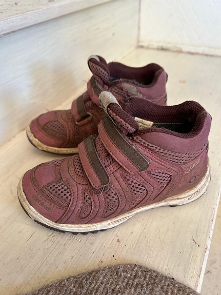 Viking välikausikengät koko 28