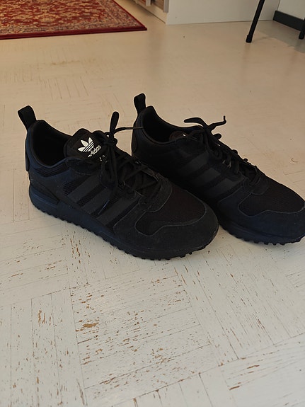 Adidas ZX-700-HD 44 2/3