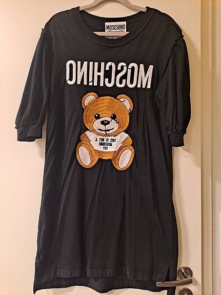 Moschino mekko/T-paita isolla brodeerauksella