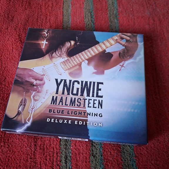 Yngwie Malmsteen - blue lightning deluxe CD box